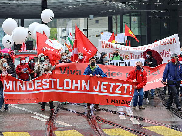 Kundgebung 1. Mai - Foto mit Transparent